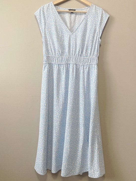 RW&CO. Dresses & Skirts - RW&CO. Light Blue Printed V-Neck Midi Dress with Elastic Waist